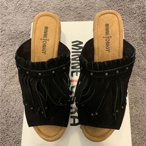 Minnetonka ladies suede boho wedge style shoes.  New. Size: 8. Fringe detail